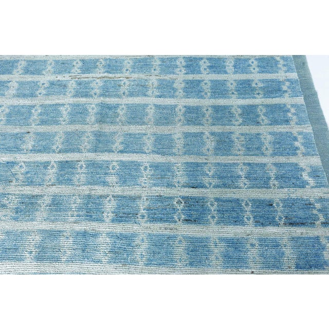 Modern Modern Geometric Chain Motif Light Gray Rug "Catena" by Doris Leslie Blau For Sale - Image 3 of 5