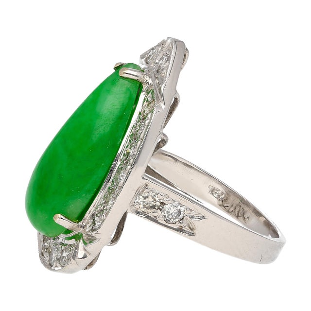 2000 - 2009 7.88 Carat Jade and Diamond Halo Ring in 18k White Gold Size 6 For Sale - Image 5 of 10