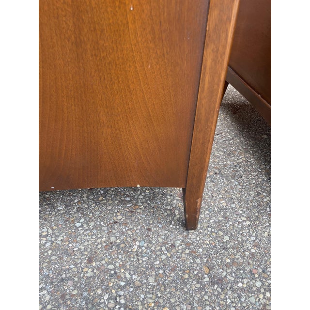 Mid 20th Century Pair of Attributed Broyhill “Emphasis” Walnut Mid Century Modern End Tables Nightstands For Sale - Image 5 of 12