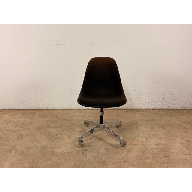 1970s PSCC Fiberglass Side Chair by Charles & Ray Eames for Vitra / Herman Miller, 1970s For Sale - Image 5 of 10