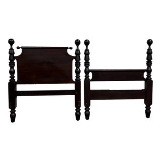 Antique Twin Size Traditional Solid Mahogany Poster Cannonball Bed For Sale