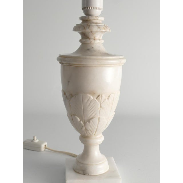 Neoclassical White Florentine Alabaster Table Lamp with Leaf Relief, Italy For Sale - Image 15 of 18