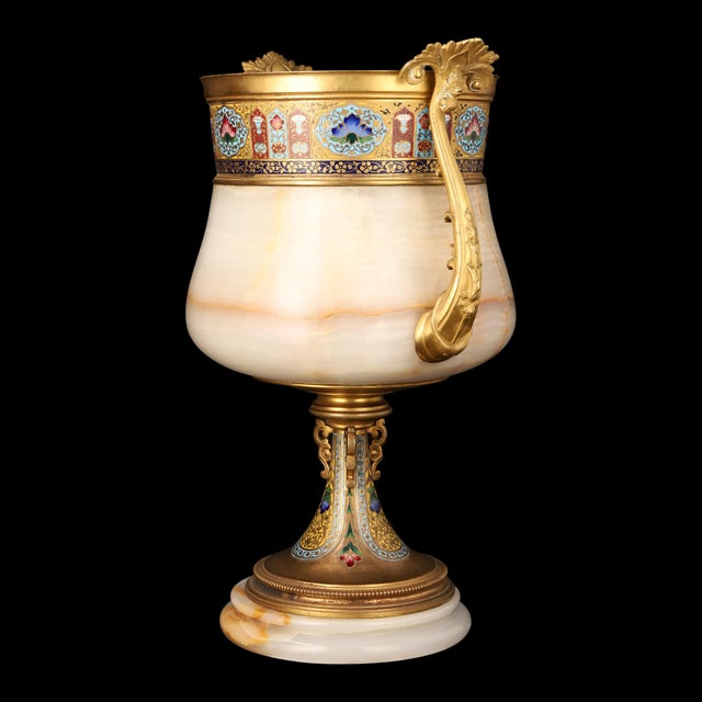 Napoleon III Cup in Onyx and Gilt Bronze with Polychrome Enamel, 1880 For Sale - Image 3 of 14