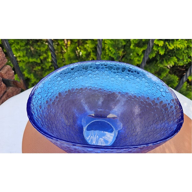 Cobalt glass plate, 1970s, Hadeland Glassverk, dimensions: height 14.5 cm, width 25.5 cm, depth 18.7 cm.