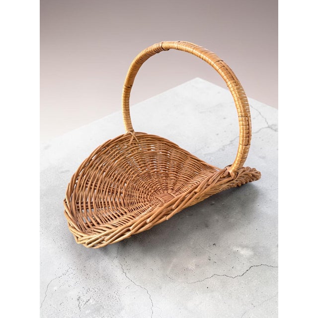 Add a touch of rustic farmhouse charm and texture to your space with this versatile 1970s vintage woven wicker gathering...