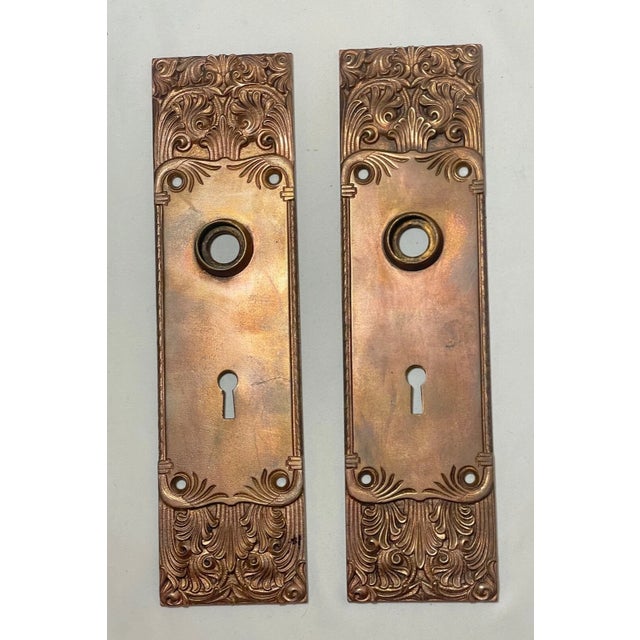 1910s Share Pair Antique Ornate 1800's Bronze Escutcheon Door Knob Hardware Backplate Mount For Sale - Image 5 of 10