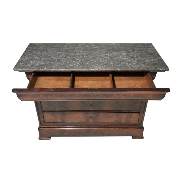 French French Louis Philippe Flame Mahogany Marble Top Commode, Mid-19th Century For Sale - Image 3 of 6