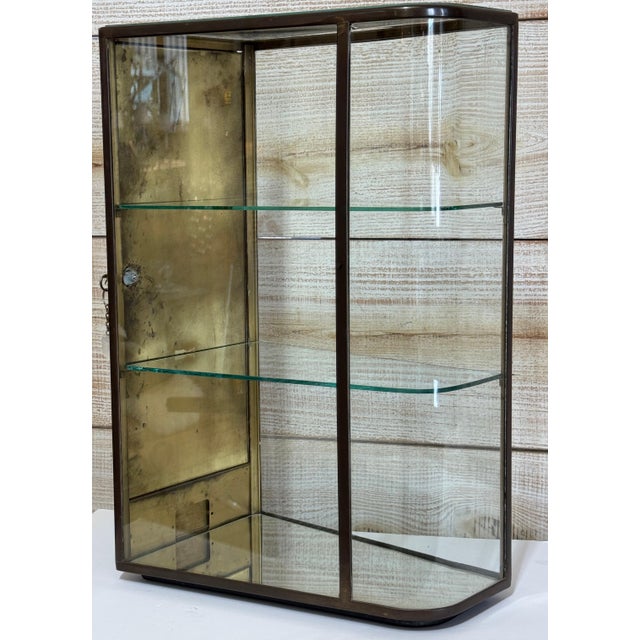 French Belle Epoque Bronze & Glass Angled Showcase/Vitrine, Paris, C. 1900 For Sale - Image 10 of 14