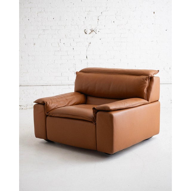 Mid-Century Modern Carlo Bartoli Lounge Chair in Cognac Leather for Rossi Di Albizzate For Sale - Image 3 of 12