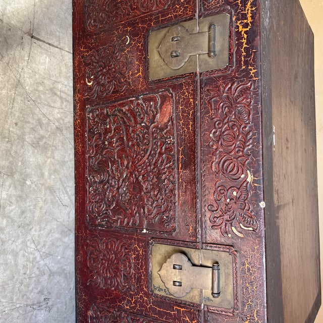 Early 19th Century Antique Chinese Trunk For Sale - Image 5 of 11