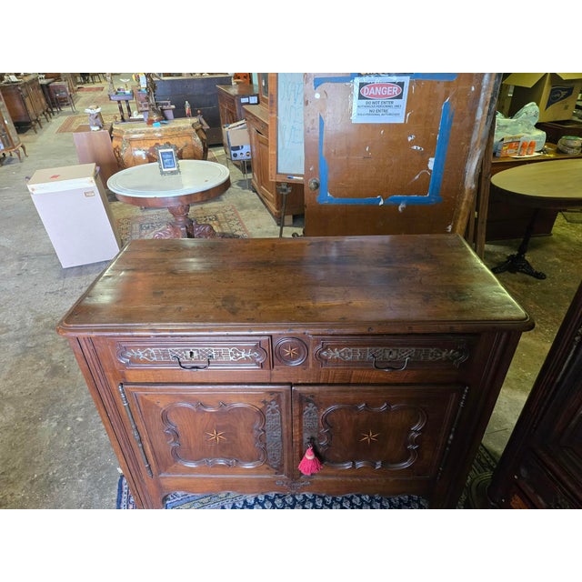 Antique Mid-19th Century French Walnut Buffet With Star Marquetry For Sale In New Orleans - Image 6 of 9
