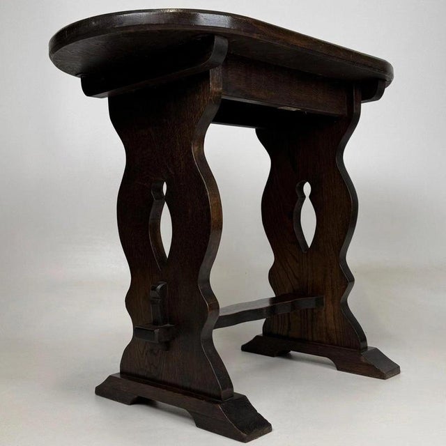 2000 - 2009 20th Century English Oak Side Table For Sale - Image 5 of 12