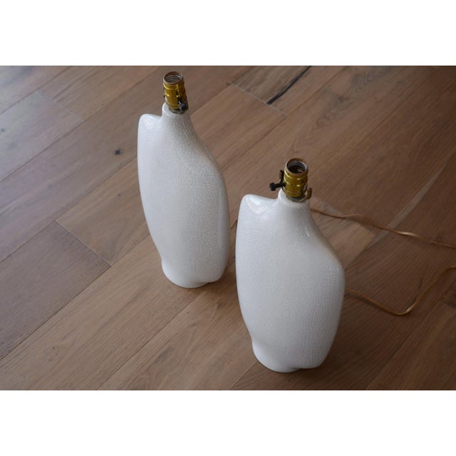 Vintage 1950s MCM White Crackle Glaze Ceramic Table Lamps - A Pair For Sale - Image 14 of 17