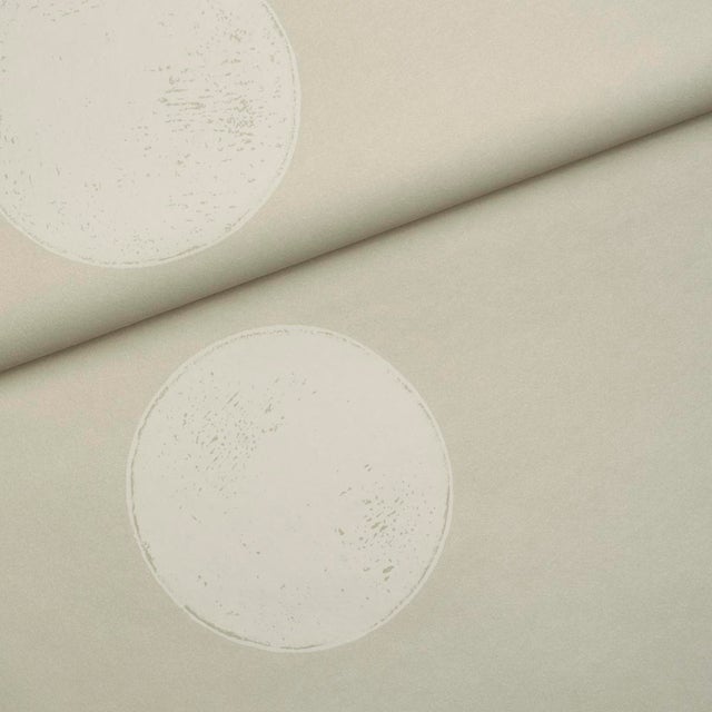 Schumacher SAMPLE - Schumacher x Backdrop Monte Carlo Wallpaper In Light Beige For Sale - Image 4 of 4