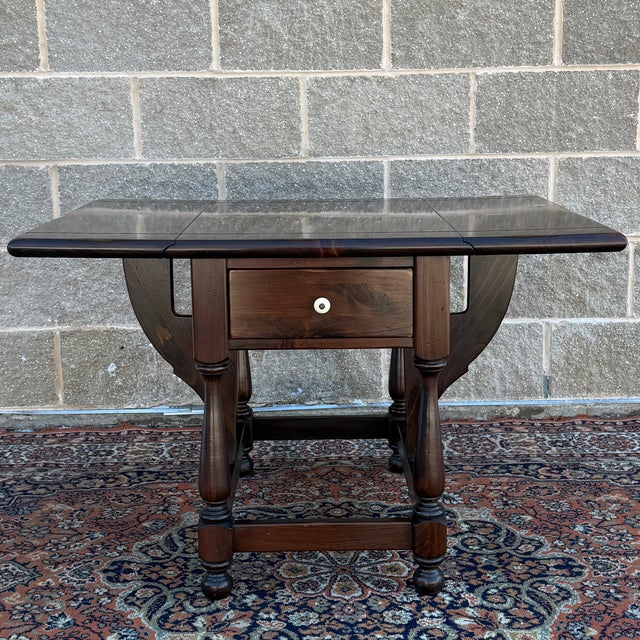 Cabin 1980s Ethan Allen Old Tavern Antiqued Pine Rustic Traditional Drop Leaf Side Table With Drawer 12-8036 For Sale - Image 3 of 16