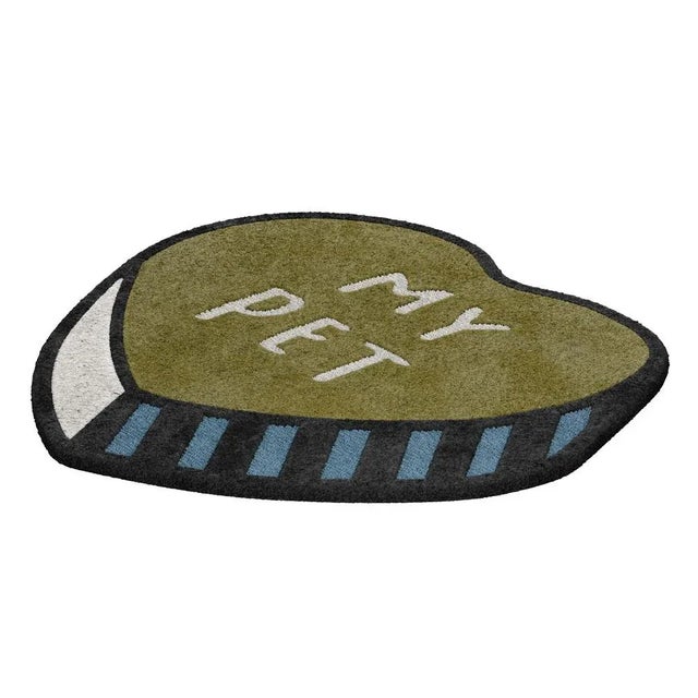 Tapis pet ‘my pet’ is a heart shaped rug for pets that merges design and performance. Perfect for decorating a pet room,...