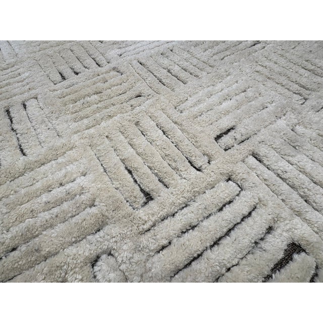Rh Basanti Rug – 9' × 12' Marled Ivory/Charcoal | Hand-Knotted Wool Blend | Contemporary Himalayan-Inspired Design For Sale - Image 13 of 18