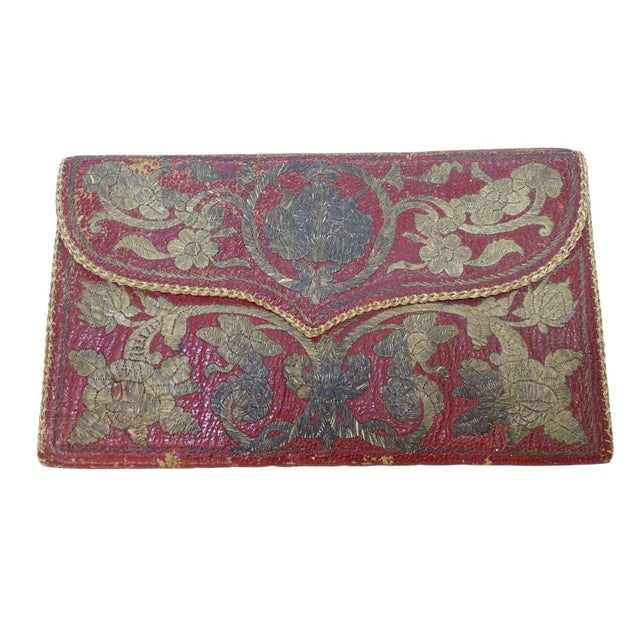 Baroque Wallet in Red Leather Embroidered with Gold Thread For Sale - Image 9 of 18