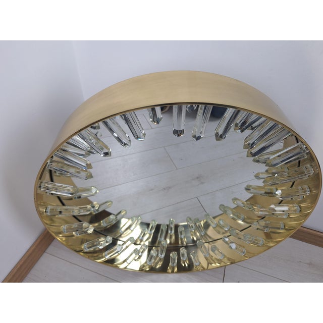 Round Mirror in Brass-Plated Iron with Diamond-Cut Glass Stalactites and Magnet For Sale - Image 9 of 18