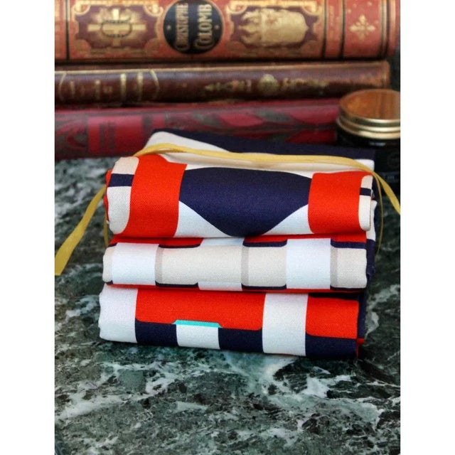 Linen kitchen linen in linen and cotton made in France. It is inspired by the 1970s style. It can be used to wipe your...