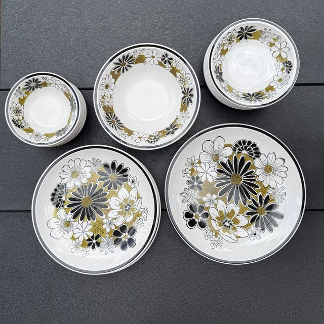 Vintage Mikasa Cera-Stone Leilani D1765 dinnerware set, made in Japan. Beautiful 1970s retro floral daisy pattern with a...