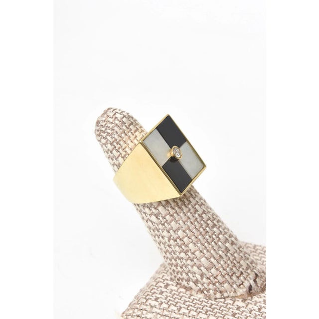 Vintage Italian 18k Gold, Onyx and Mother of Pearl Geometric Ring, Size 7 For Sale - Image 9 of 9