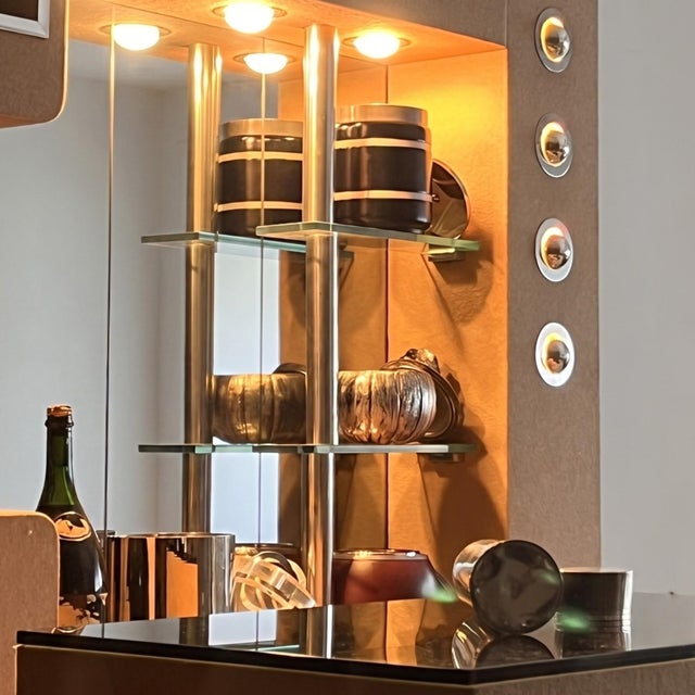 Metal Italian Modern Dry Bar Unit with Mirror, Brass Accents and Stools, 1970s, Set of 3 For Sale - Image 7 of 15