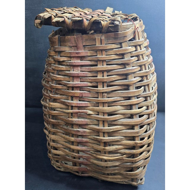 Antique Northeast Woodlands Style Lidded Pack Basket Heavy Splint Black Ash Gathering Vessel This monumental antique pack...