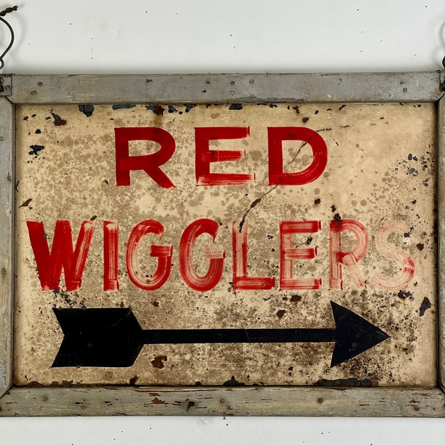 American Antique Tin & Wood Sign Advertising "Red Wigglers" in Red Lettering For Sale - Image 3 of 7