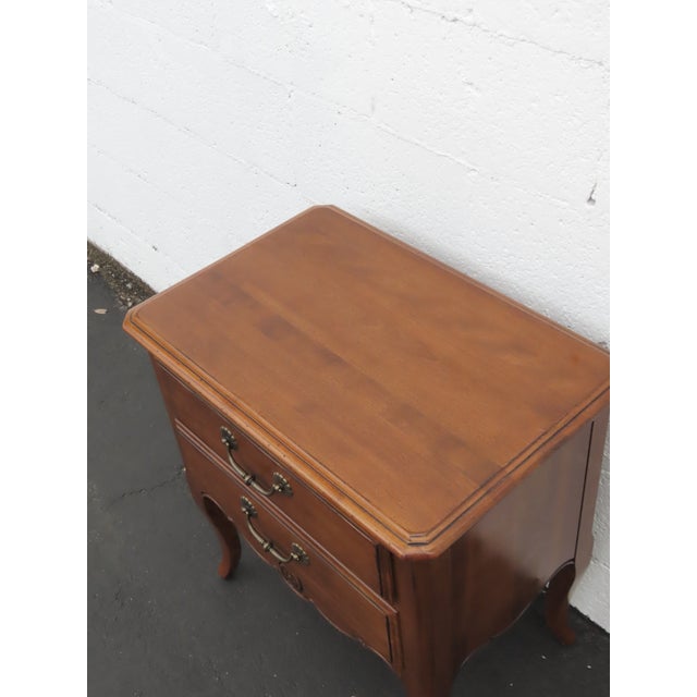 Ethan Allen French Distressed Nightstand End Side Table 6429 For Sale - Image 11 of 18
