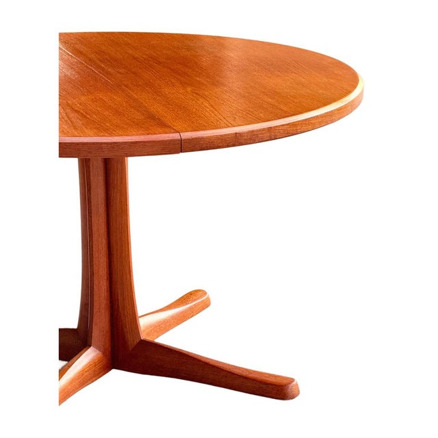Mid-Century Modern Round Extendable Dining Table in Teak from McIntosh, 1960s For Sale - Image 12 of 13