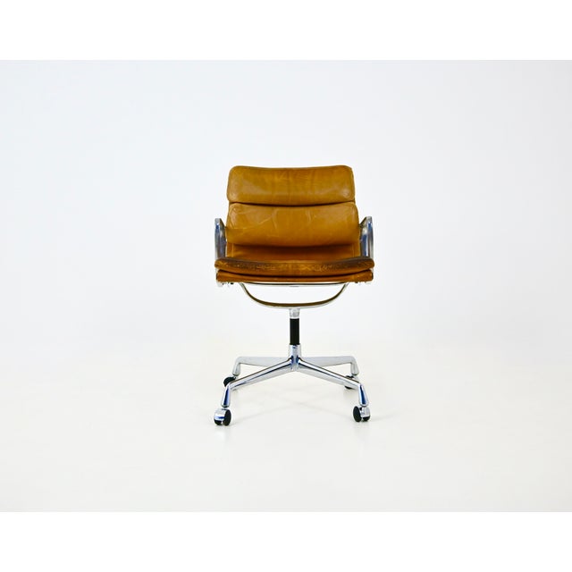 Mid-Century Modern Leather Soft Pad Chair by Charles and Ray Eames for Herman Miller, 1970s For Sale - Image 3 of 11