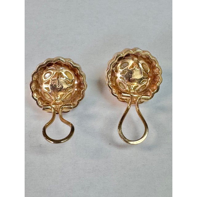 14k Yellow Gold Vintage Mabe Pearl Button Earrings, Mid-20th Century For Sale In Tampa - Image 6 of 8