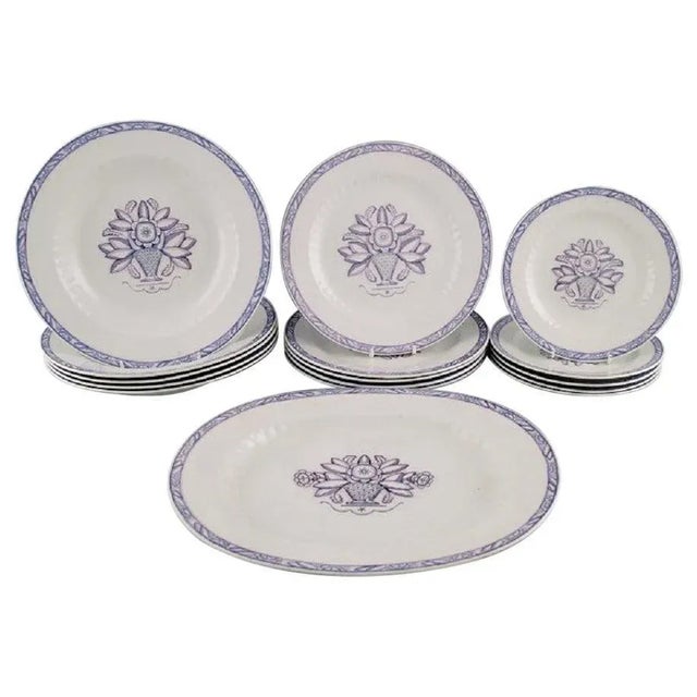 White Faience Vas Serving Dish and Fifteen Plates by Wilhelm Kåge for Gustavsberg, Set of 16 For Sale - Image 8 of 8