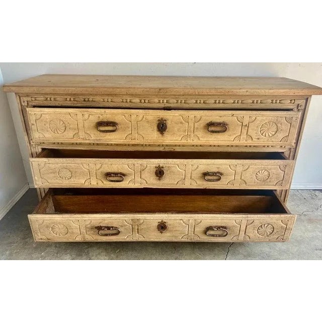 18th Century 18th Century Italian Walnut Commode in Distressed Baroque Style For Sale - Image 5 of 12