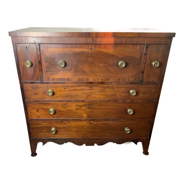 Early 19th Century Federal Hepplewhite Chest For Sale