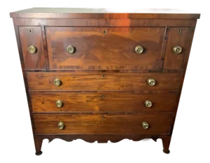 Early 19th Century Federal Hepplewhite Chest