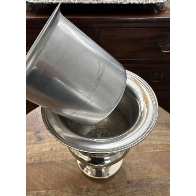 French Early Twentieth Century Entity Classic Silver Plated Footed Champagne Bucket Chiller With Lion-Head Door Knocker Handles and Lid With Finial For Sale - Image 3 of 12