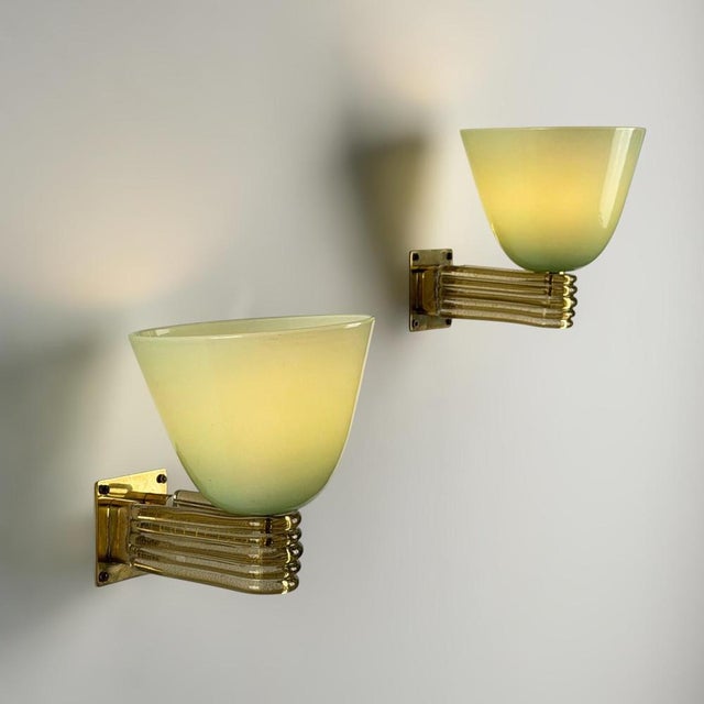 Vintage Murano Glass and Brass Wall Sconces by Tomaso Buzzi for Venini, 1940s, Set of 2 For Sale - Image 3 of 18