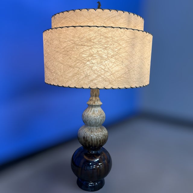 Vintage Mid Century Modern Table Lamp – Tiered Fiberglass Shade, Drip Glaze Ceramic Base For Sale - Image 4 of 7