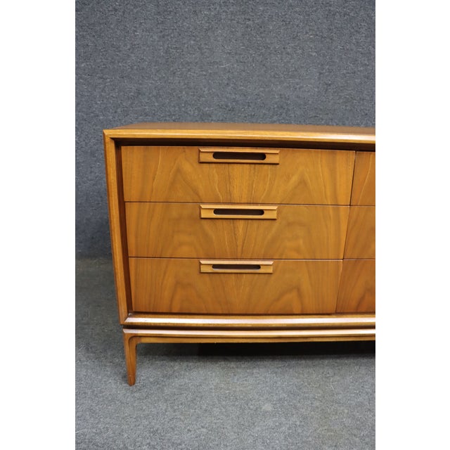 Mid-Century Modern Walnut Dresser Attributed to United Furniture Co. For Sale - Image 4 of 11