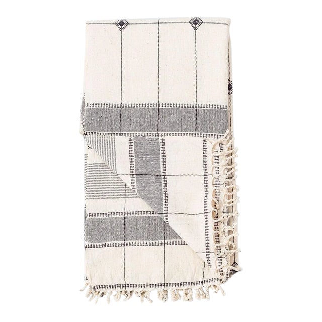 Mool Handloom King Size Bedpsread Coverlet Black & White, in Organic Cotton For Sale