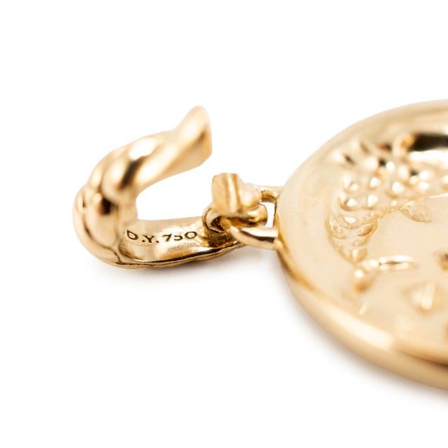 Metal David Yurman 18k Yellow Gold 0.03ct Round Diamond Pisces Amulet Charm Pendant For Sale - Image 7 of 8