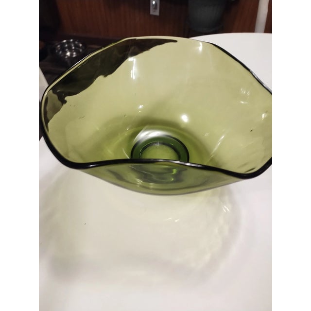 Beautiful vintage green ruffled edge bowl,great for serving potato salad , mashed potatoes,chips or anything else.made...