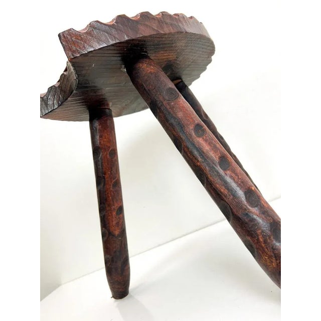 1960s Spanish Brutalist Wooden Tripod Stool with Leather, 1960s For Sale - Image 5 of 9