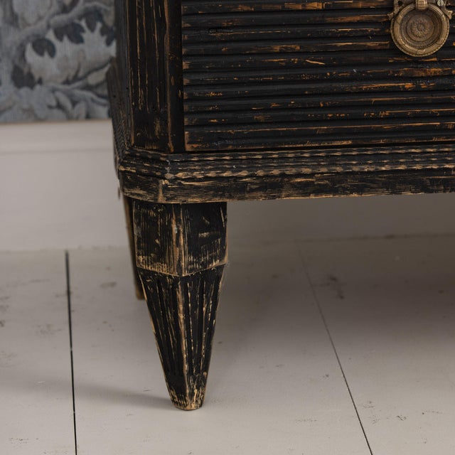 18th Century Swedish Gustavian Period Reeded Commode in Original Black Paint For Sale - Image 9 of 16