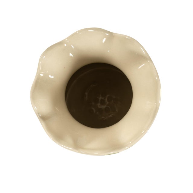 Kenneth Ludwig Chicago Darcy Ruffled Edge Vase For Sale - Image 4 of 9