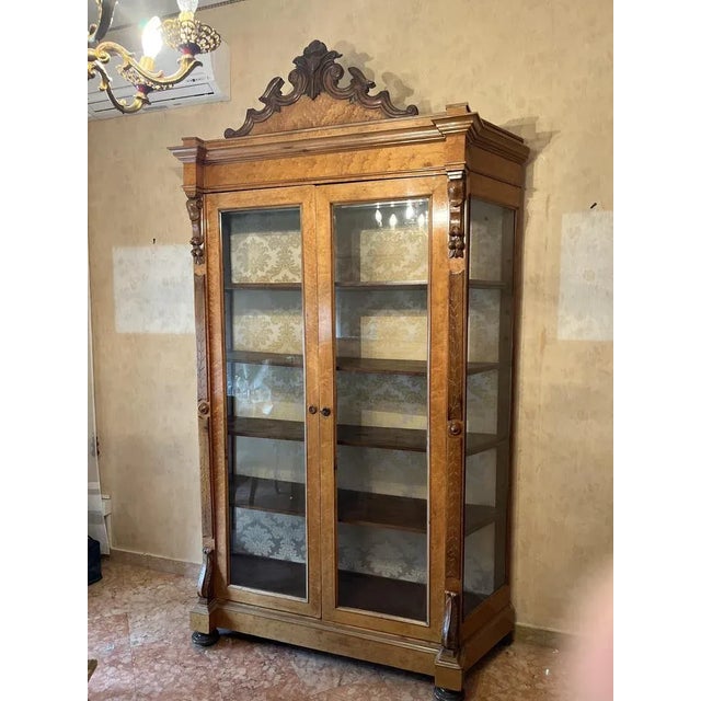 Liberty '900 trapezoidal showcase in walnut wood with frieze in the upper part trapezium shape and inner in damask with...