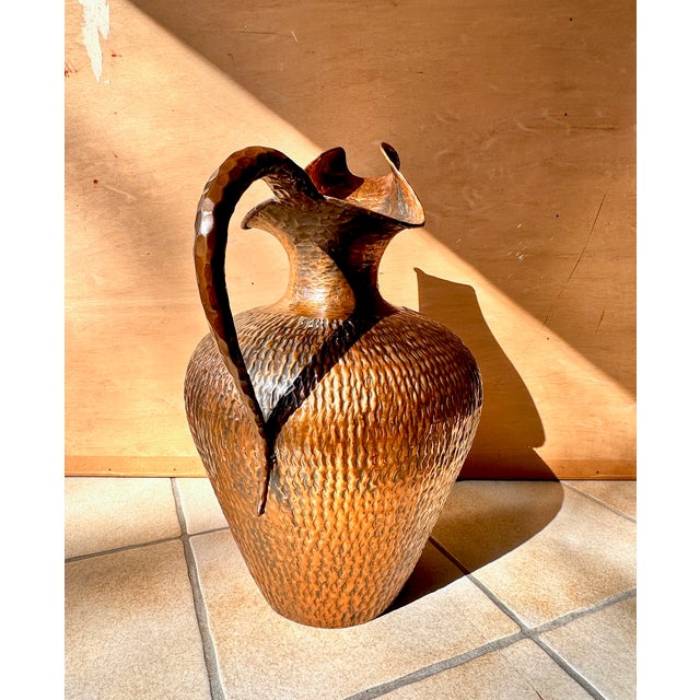 This large jug-shaped floor vase in embossed copper was hand-crafted in Italy during the 1950s. Egidio Casagrande created...