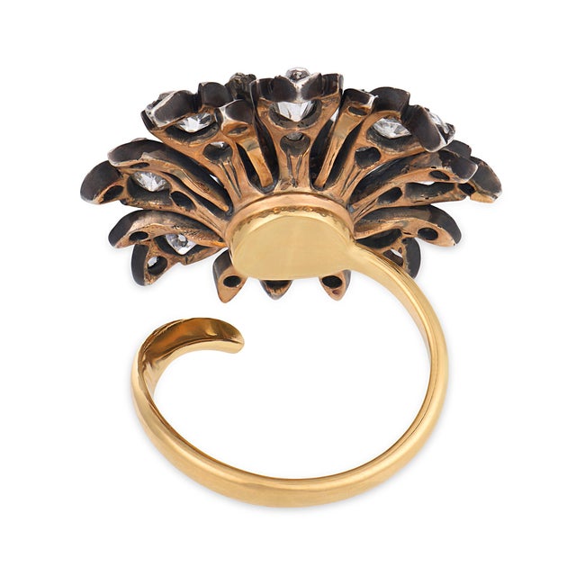 Late 19th Century Victorian 2.60 Carat Diamond 18k Yellow Gold Silver Flower Ring, Size 6.25 For Sale In Los Angeles - Image 6 of 7